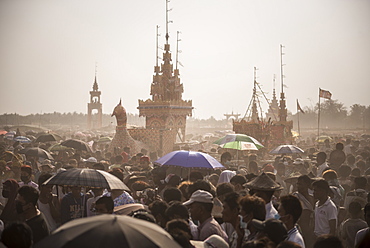 Mrauk U, Dung Bwe Festival for the passing of an important Buddhist Monk, Rakhine State, Myanmar (Burma), Asia