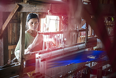 Weaving on a loom, Inle Lake, Shan State, Myanmar (Burma), Asia