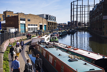 Regents Canal at Haggerston, near Broadway Market, Hackney, London, England, United Kingdom, Europe