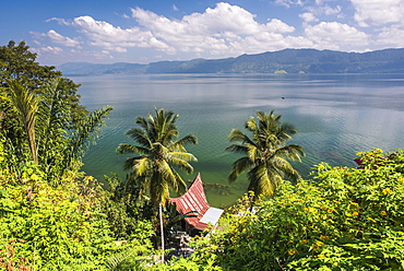 Batak Houses at Lake Toba (Danau Toba), the largest volcanic lake in the world, North Sumatra, Indonesia, Southeast Asia, Asia