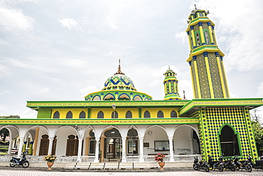 Colourful Mosque near Sabang, Pulau Weh Island, Aceh Province, Sumatra, Indonesia, Southeast Asia, Asia