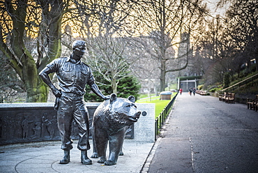 Statue of Wojtek the Soldier Bear, Princes Street Gardens, Edinburgh, Scotland, United Kingdom, Europe