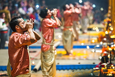 Ganga Aarti Hindu ceremony at Dasaswamedh Ghat, Varanasi, Uttar Pradesh, India, Asia