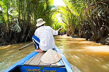 Boat trip up a narrow river in the Mekong Delta, Vietnam, Indochina, Southeast Asia, Asia