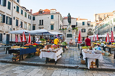 Dubrovnik Market (Gundulic fruit market) in Gundulic Square, Dubrovnik, Dalmatia, Croatia, Europe 