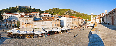 St. Stephens Square (Trg Svetog Stjepana) and St. Stephens Cathedral, Hvar Town, Hvar Island, Dalmatian Coast, Croatia, Europe 