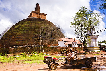 Renovation work at Abhayagiri Dagoba, Abhayagiri Monastery (Abhayagiri Vihara), Anuradhapura, UNESCO World Heritage Site, Sri Lanka, Asia