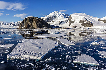 Snow-capped mountains in the Errera Channel on the western side of the Antarctic Peninsula, Antarctica, Southern Ocean, Polar Regions