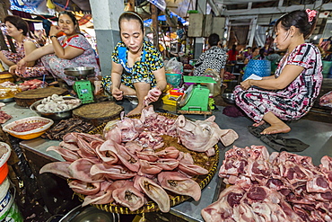 Fresh pig's ears and head for sale at market at Chau Doc, Mekong River Delta, Vietnam, Indochina, Southeast Asia, Asia