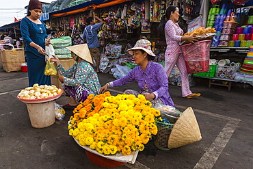 Fresh flowers for sale at market at Chau Doc, Mekong River Delta, Vietnam, Indochina, Southeast Asia, Asia