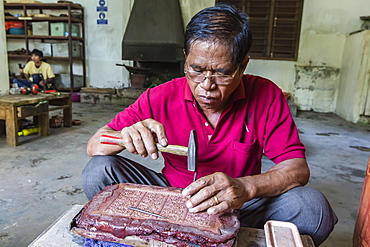 Local artisans creating artwork in Angkor, Siem Reap Province, Cambodia, Indochina, Southeast Asia, Asia