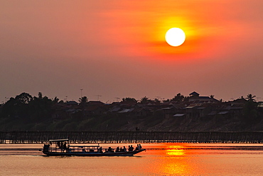 Sunset at Kampong Cham on the Mekong River, Kampong Cham Province, Cambodia, Indochina, Southeast Asia, Asia