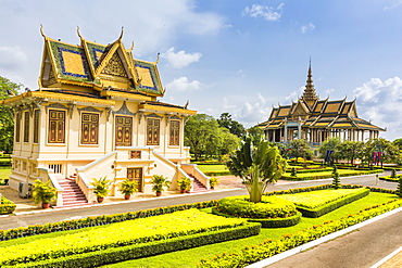 Hor Samran Phirun on the left and the Moonlight Pavilion on right, Royal Palace, in the capital city of Phnom Penh, Cambodia, Indochina, Southeast Asia, Asia 