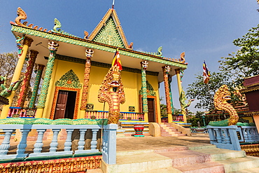 The hilltop temple of Wat (Phnom) Hanchey, on the Mekong River, Kampong Cham Province, Cambodia, Indochina, Southeast Asia, Asia 