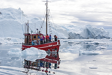 A commercial iceberg tour amongst huge icebergs calved from the Ilulissat Glacier, UNESCO World Heritage Site, Ilulissat, Greenland, Polar Regions