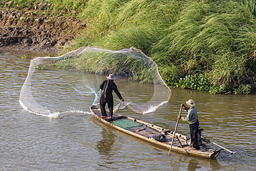 Man casting net on the Tonle Sap River near Phnom Penh, Cambodia, Indochina, Southeast Asia, Asia