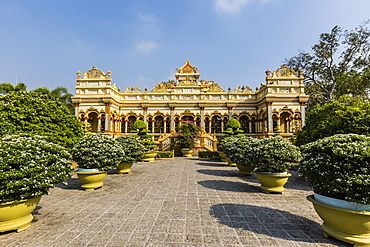 Garden entrance to the Vinh Trang Pagoda, My Tho, Vietnam, Indochina, Southeast Asia, Asia