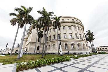 The Cuban Capitol building, El Capitolio, downtown Havana, Cuba, West Indies, Central America