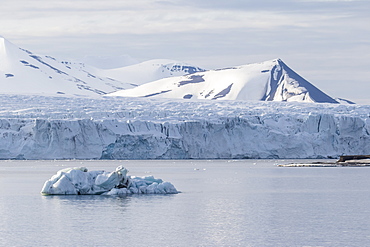 Hornsund, a fjord system on the western coast of Spitsbergen, Svalbard Archipelago, Arctic, Norway, Europe