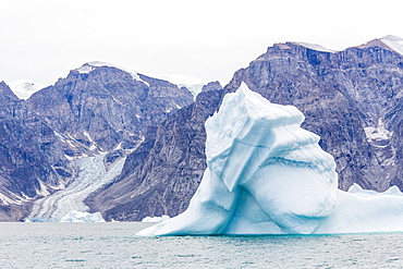 Grounded icebergs, Sydkap, Scoresbysund, Northeast Greenland, Polar Regions