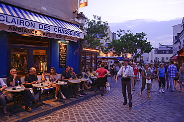 Cafes and bars in Montmartre, Rue Norvins / Rue des Saules, Paris, France, Europe