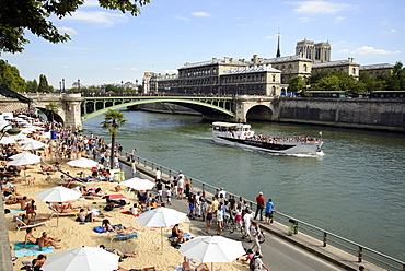 Beach along the river Seine, Paris, France, Europe