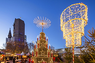 Christmas Market on Breitscheidplatz, Kaiser Wilhelm Memorial Church, Berlin Mitte, Berlin, Germany