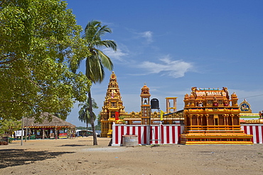 Hindu temple on the coast between Baticaloa and Pottuvil, East coast, Sri Lanka