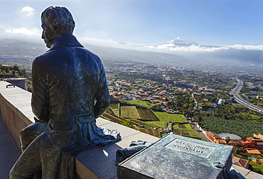 Sculpture of Humboldt, view from Mirador de Humboldt, viewpoint, view over the Orotava valley to Teide, 3718m, with snow, the islandÂ´s landmark, highest point in Spain, volcanic mountain, Tenerife, Canary Islands, Spain, Europe