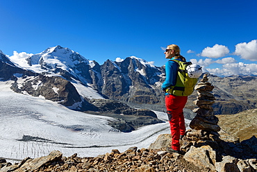 Woman at the summit of Piz Trovat (3146 m) with view to the Bernina-Alps with Bellavista (3922 m), Piz Bernina (4049 m), Piz Mor