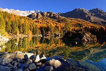 Lake Saoseo (2028 m) with Scima di Saoseo (3264 m), Cima da Rugiul (2987 m) und Piz dal Teo (3049 m), Valposchiavo, Grisons, Swi