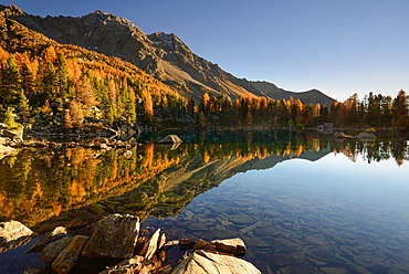 Lake Saoseo (2028 m) with Cima da Rugiul (2987 m) und Piz dal Teo (3049 m), Valposchiavo, Grisons, Switzerland