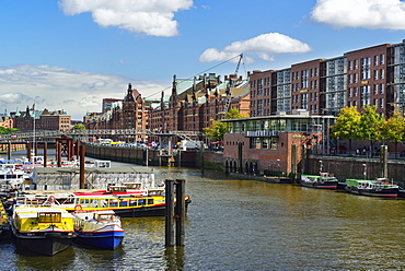 Ships in inland port with old and modern buildings of the old Warehouse district, Warehouse district, Speicherstadt, Hamburg, Ge