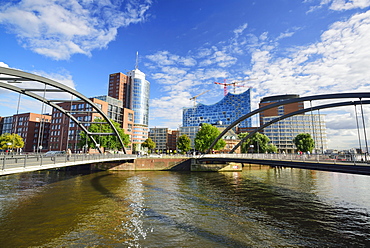 Bridge Niederbaumbruecke with Elbphilharmonie in the background, Warehouse district, Speicherstadt, Hamburg, Germany