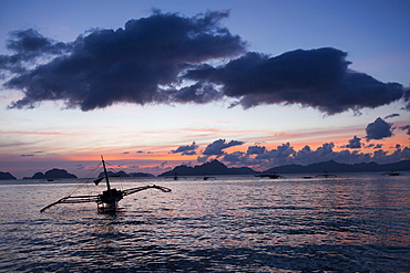 Sunset on the beach in El Nido in the archipelago Bacuit, Palawan Island, South China Sea, Philippines, Asia