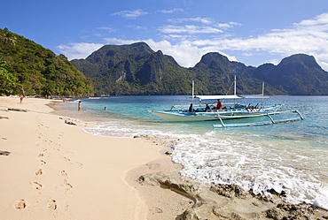 Tropical beach in the archipelago Bacuit near El Nido, Palawan Island, South China Sea, Philippines, Asia