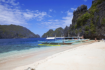 Tropical beach in the archipelago Bacuit near El Nido, Palawan Island, South China Sea, Philippines, Asia