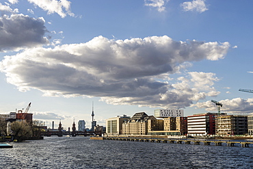 View of the river Spree, Kreuzberg, Friedrichshain, Alex and Oberbaum Bridge in the background, Berlin, Germany