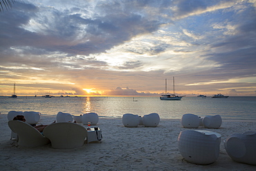 Sunset and beach-bar at Meeru Island Resort, Meerufenfushi, North-Male-Atoll, Maldives