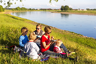 Family having a picnic along the banks of the river Elbe, Family bicycle tour along the river Elbe, adventure, from Torgau to Riesa, Saxony, Germany, Europe