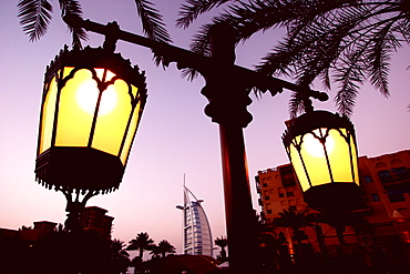 Madinat Jumeirah with Burg al Arab im Hintergrund, Dubai, United Arab Emirates, UAE