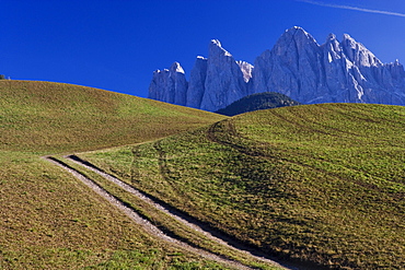 Villnoess Valley with Geisler range in background, Trentino-Alto Adige/Suedtirol, Italy