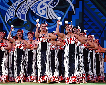 Rotorua Maori Arts Festival, Maori women singing on stage