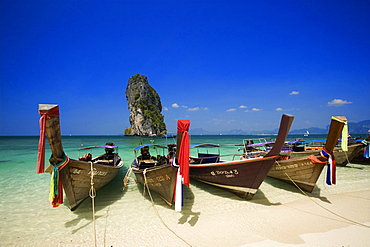 Boats anchored at beach, Ko Poda in background, Laem Phra Nang, Railay, Krabi, Thailand