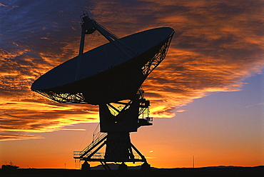 Radio telescope at sunset, satellite dish part of the radio astronomy observatory, Very Large Array, Plains of San Agustin, Socorro, New Mexico, USA