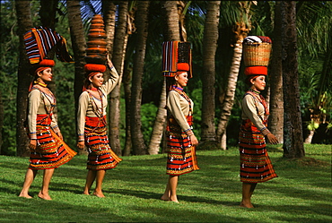 Igorot women on their way to the market, Mountain Province, Luzon Island, Philippines, Asia