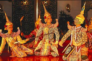 Dancers in traditional costumes, Oriental Hotel, Bangkok, Thailand, Asia