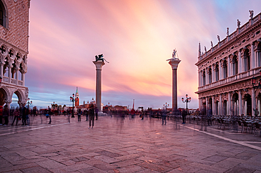 View of the Lion of St. Mark and Doge's Palace at sunset, Piazza San Marco, Venice, Veneto, Italy, Europe