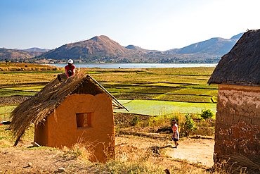 Houses on Lake Itasy, Lac Itasy, Merina tribe, highlands west of Antananarivo, Madagascar, Africa