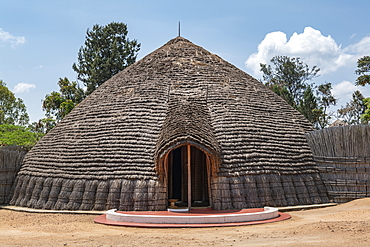 Replica of the traditional royal hut at the Royal Palace Museum of King Mutara III Rudahigwa in 1931, Nyanza, Southern Province, Rwanda, Africa